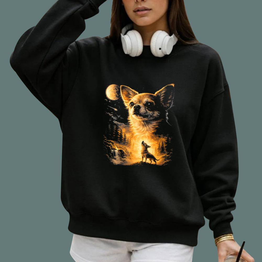 Chihuahua Howling To The Moon t-Shirt